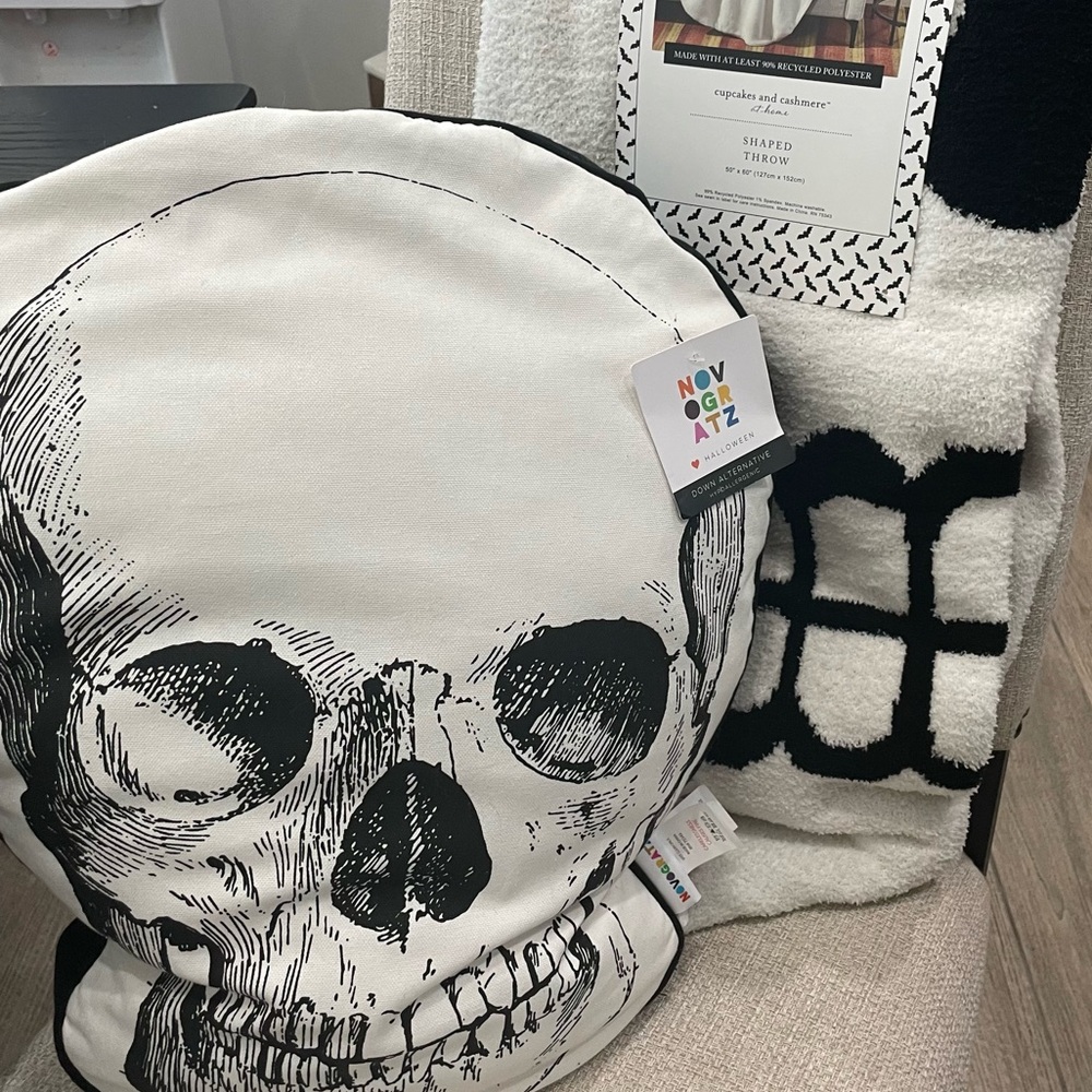 Black and White Skull Pillow and Blanket